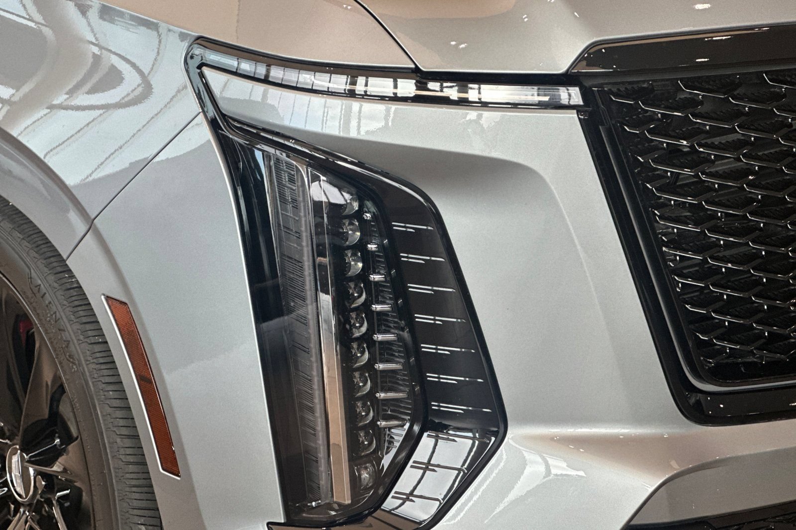Certified 2025 Cadillac Escalade V w/ LPO, ONYX Package AWD/4WD image 44
