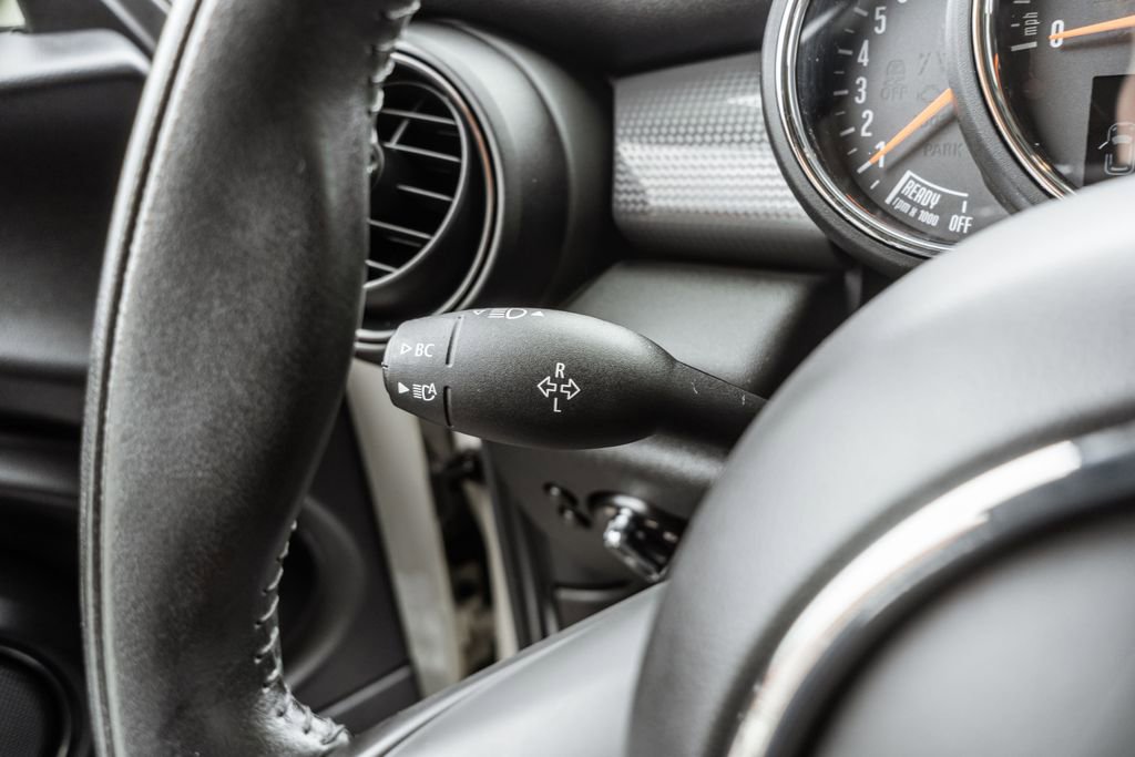 Used 2020 MINI Cooper 2-Door Hardtop image 23