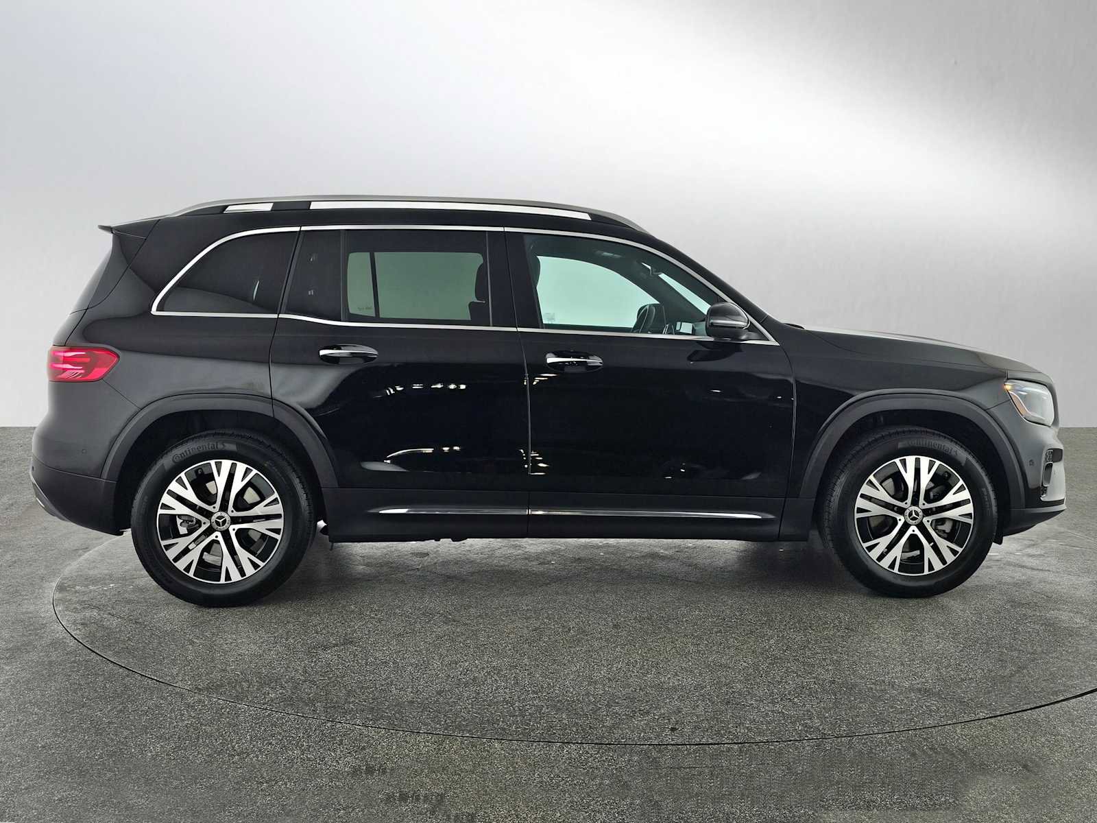 Certified 2025 Mercedes-Benz GLB 250 image 3