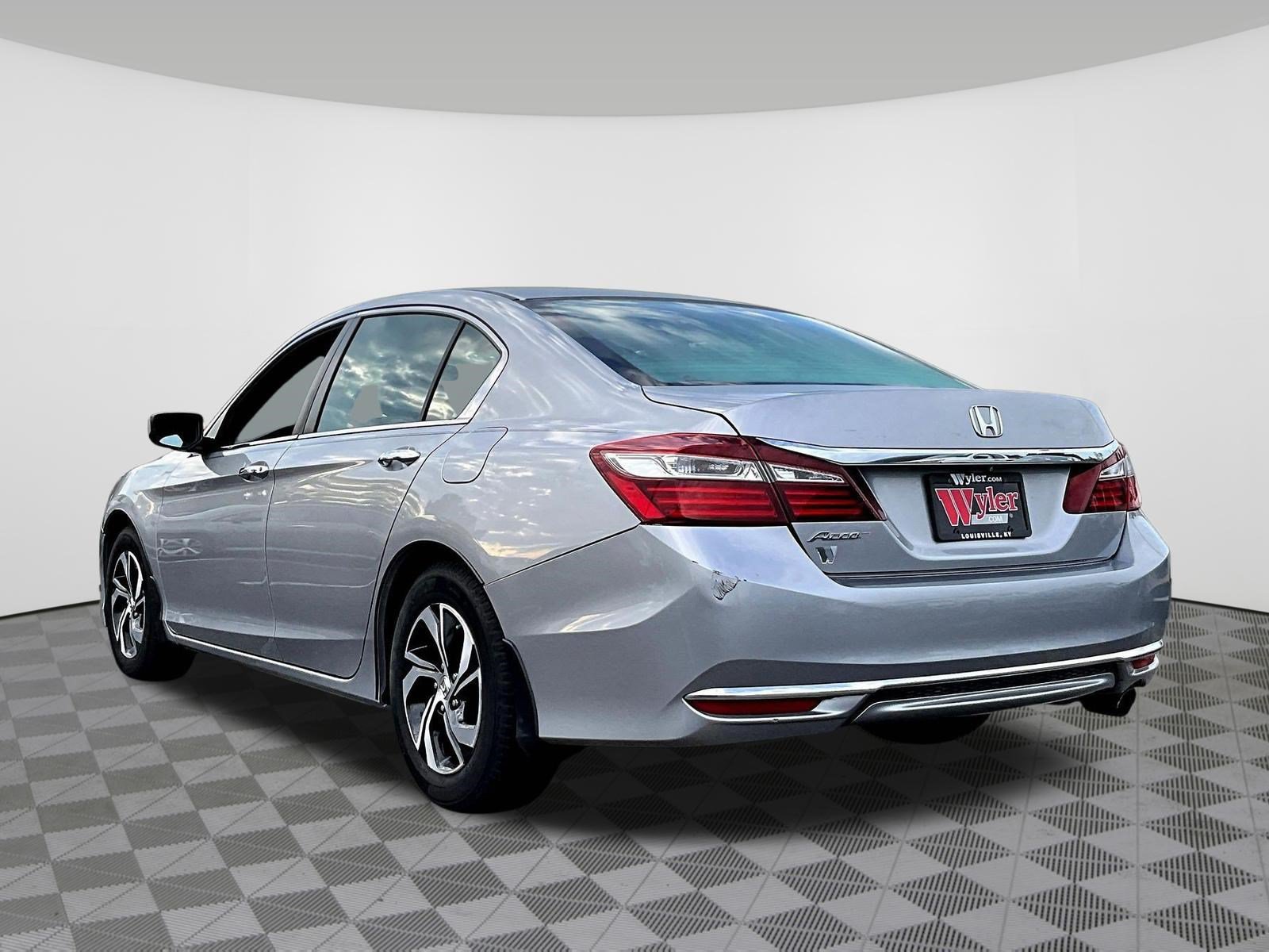 Used 2016 Honda Accord LX image 4