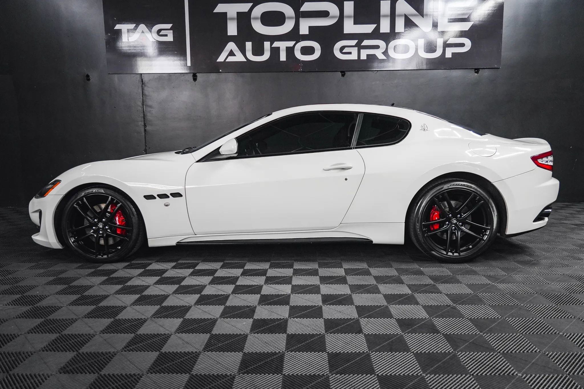 Used 2015 Maserati GranTurismo Sport image 32