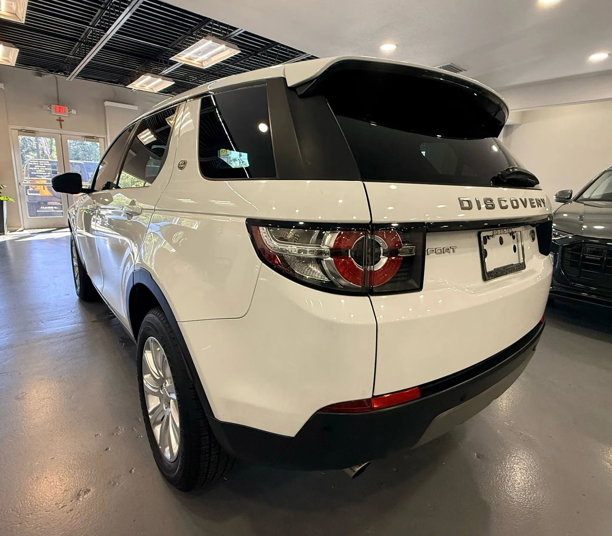 Used 2017 Land Rover Discovery Sport SE AWD/4WD image 4