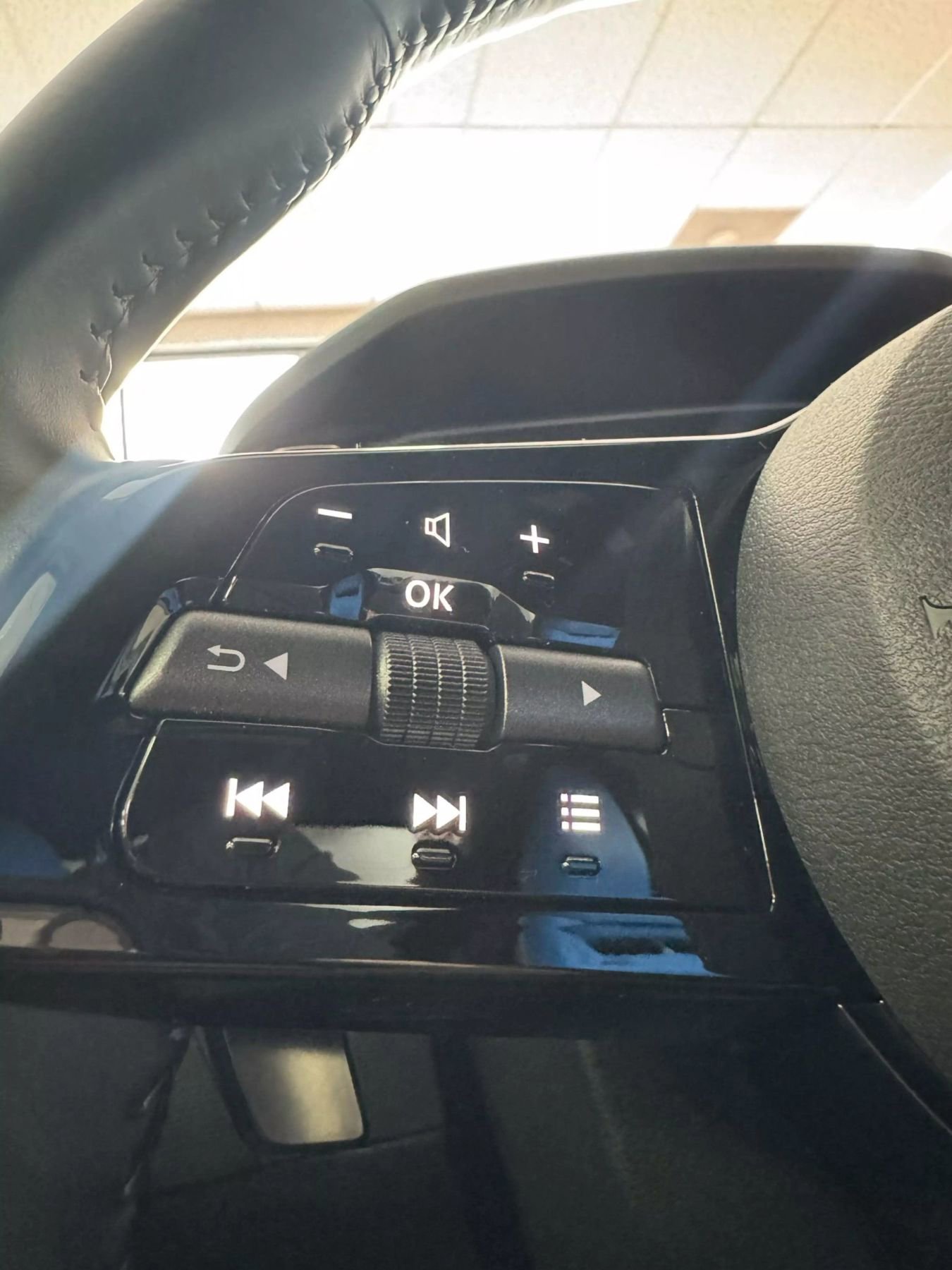 Used 2024 Nissan Z Performance w/ Floor Mat Package image 17