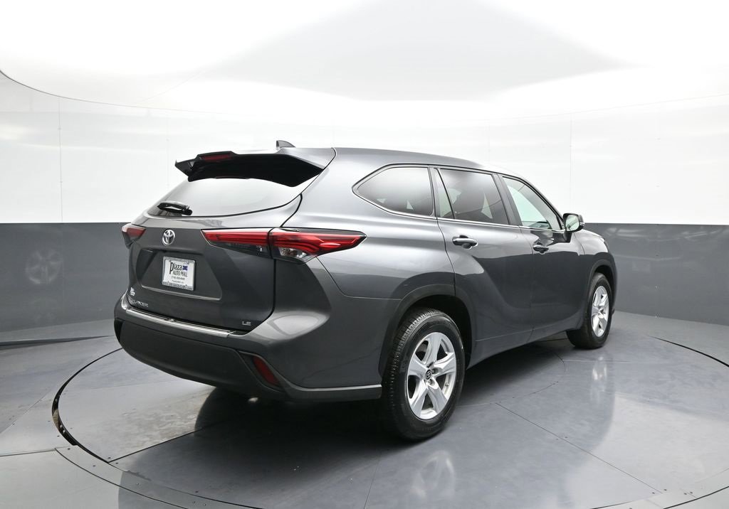 Certified 2023 Toyota Highlander L image 6