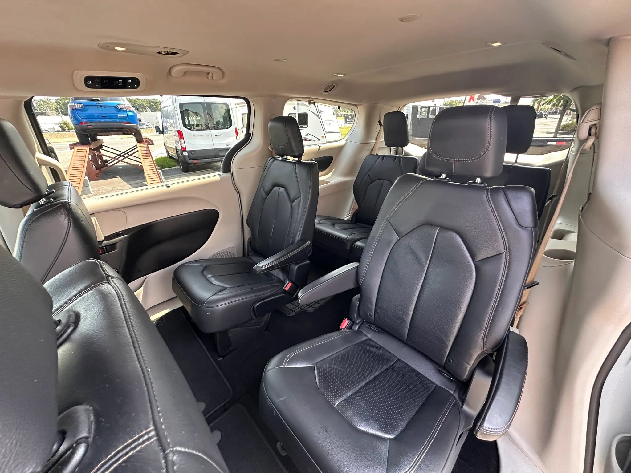 Used 2019 Chrysler Pacifica Touring-L FWD image 16