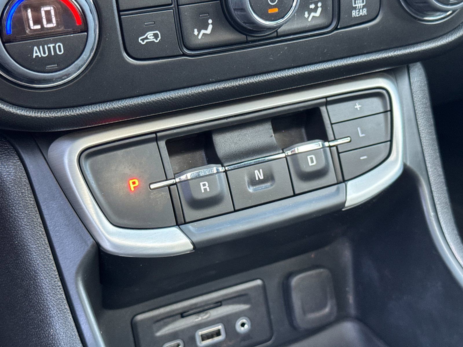 Used 2023 GMC Terrain SLE w/ Driver Convenience Package image 23