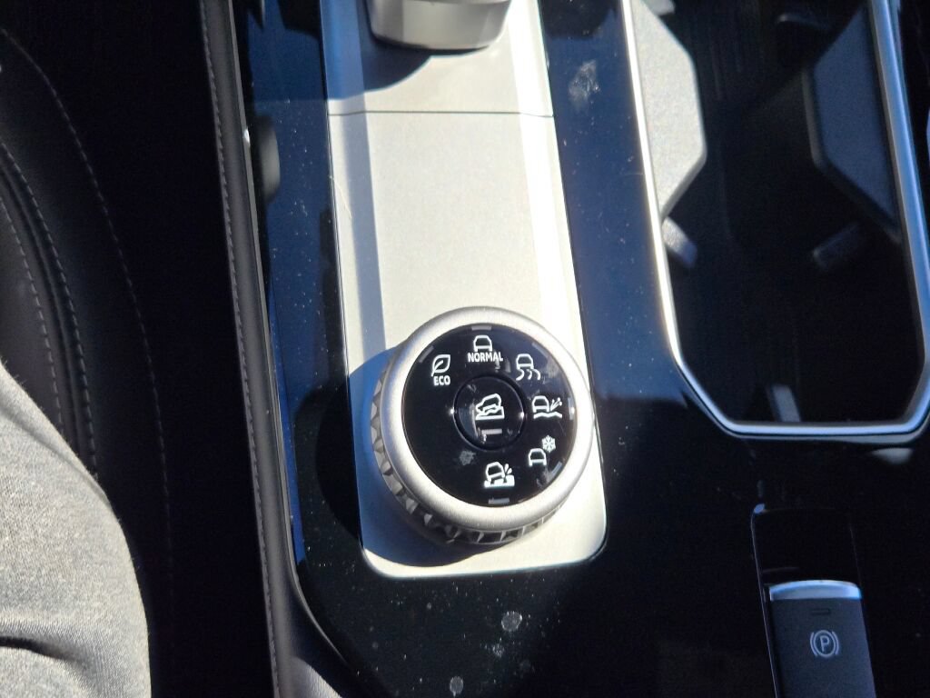 New 2026 Mitsubishi Outlander LE AWD/4WD image 24