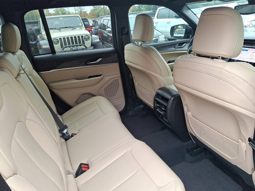 Used 2023 Jeep Grand Cherokee Limited w/ Trailer Tow Prep Group (B) image 15