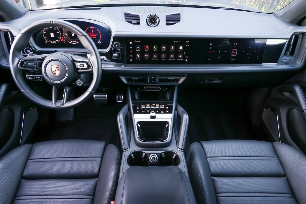 Certified 2025 Porsche Cayenne GTS AWD/4WD image 38