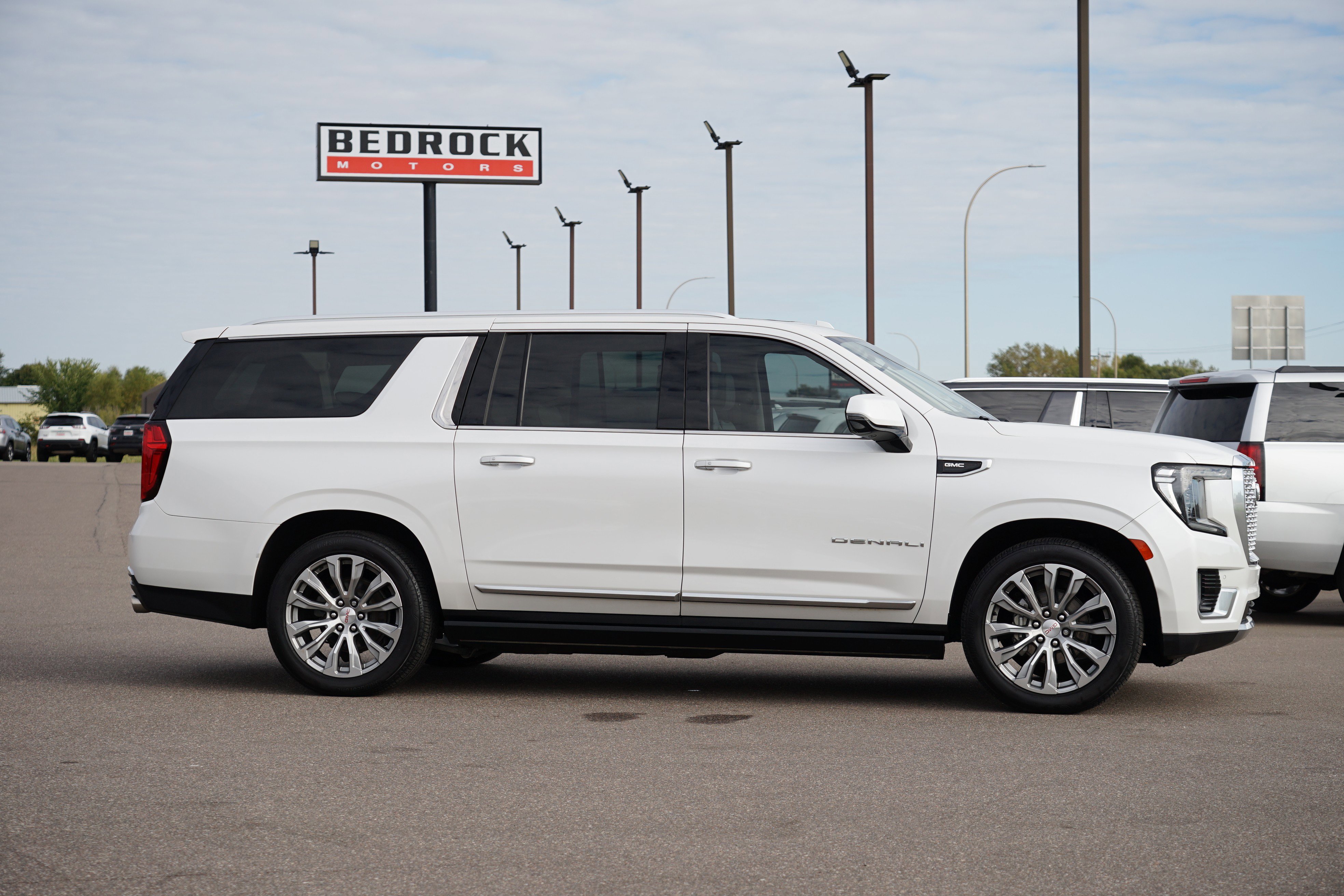 Used 2021 GMC Yukon XL Denali w/ Denali Ultimate Package image 2
