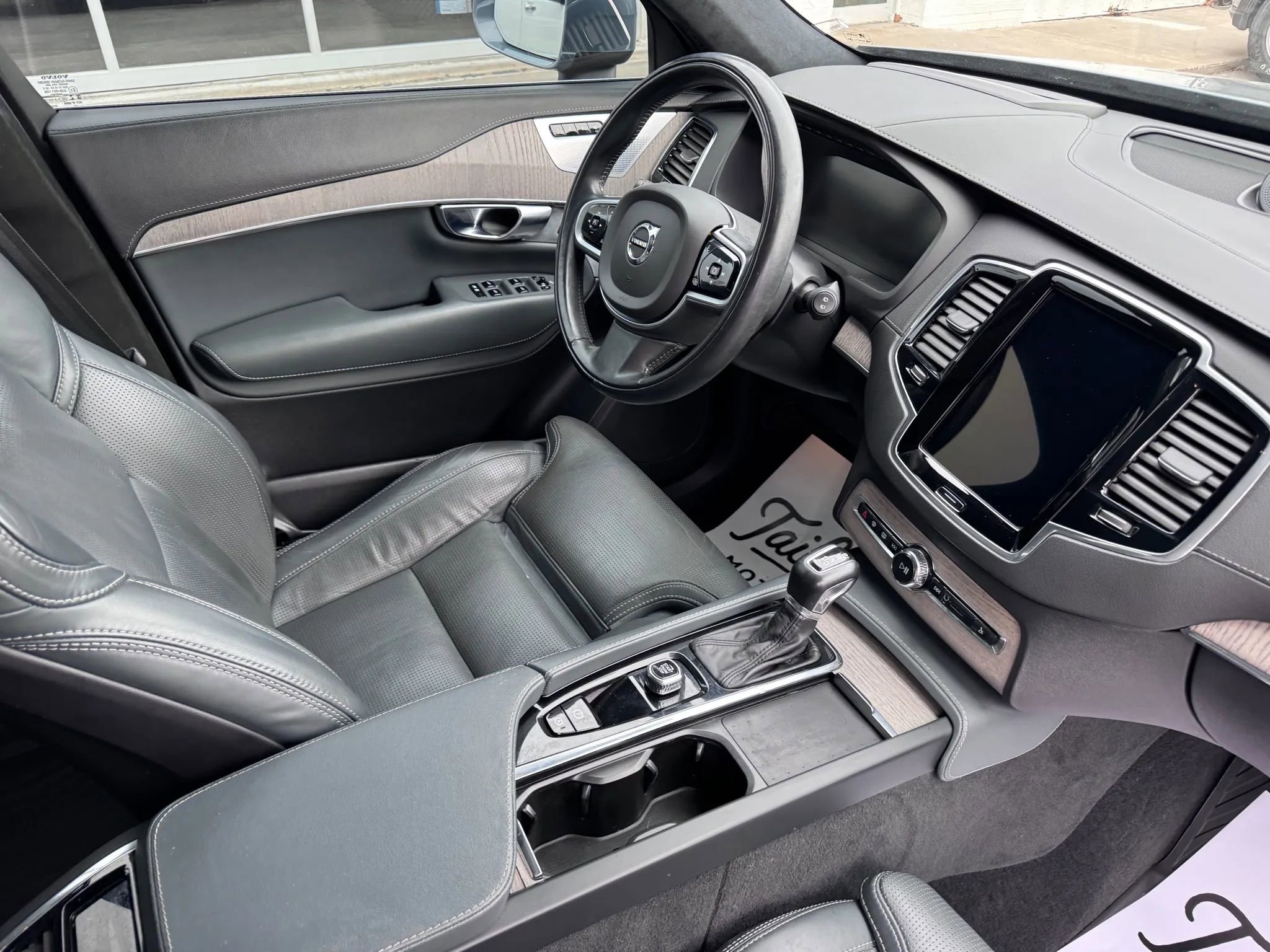 Used 2022 Volvo XC90 T6 Inscription w/ Lounge Package image 14