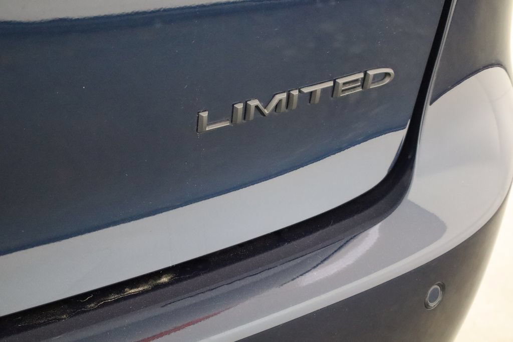 Used 2025 Chrysler Pacifica Limited FWD image 42
