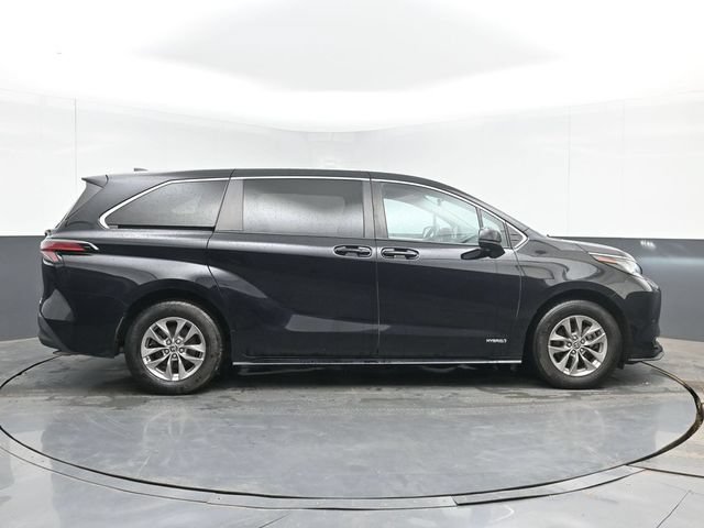 Used 2021 Toyota Sienna LE FWD image 11