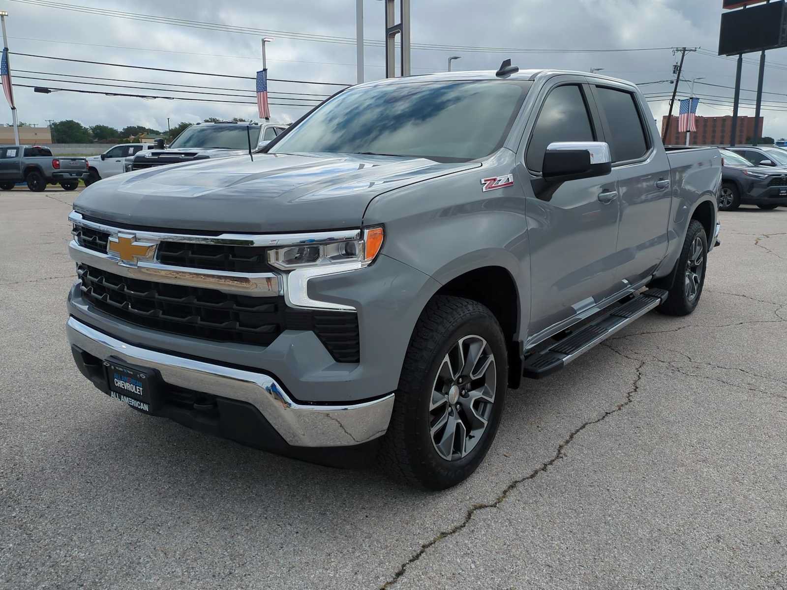 Used 2024 Chevrolet Silverado 1500 LT AWD/4WD image 4