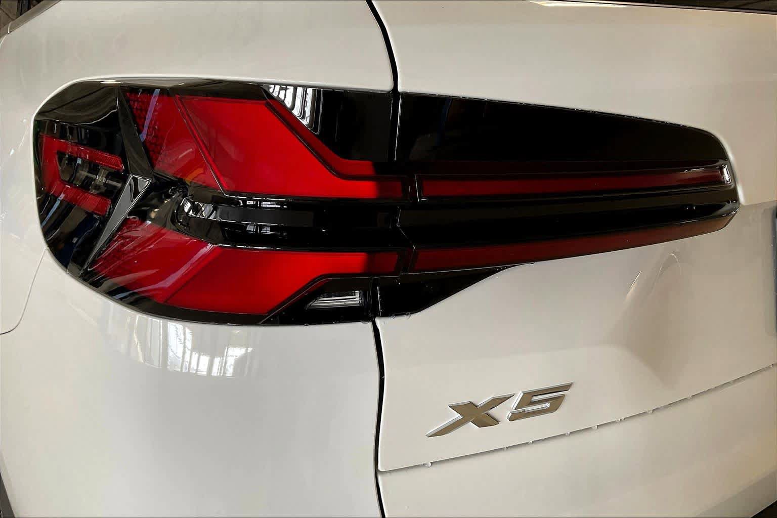 New 2026 BMW X5 xDrive40i w/ Climate Comfort Package image 14