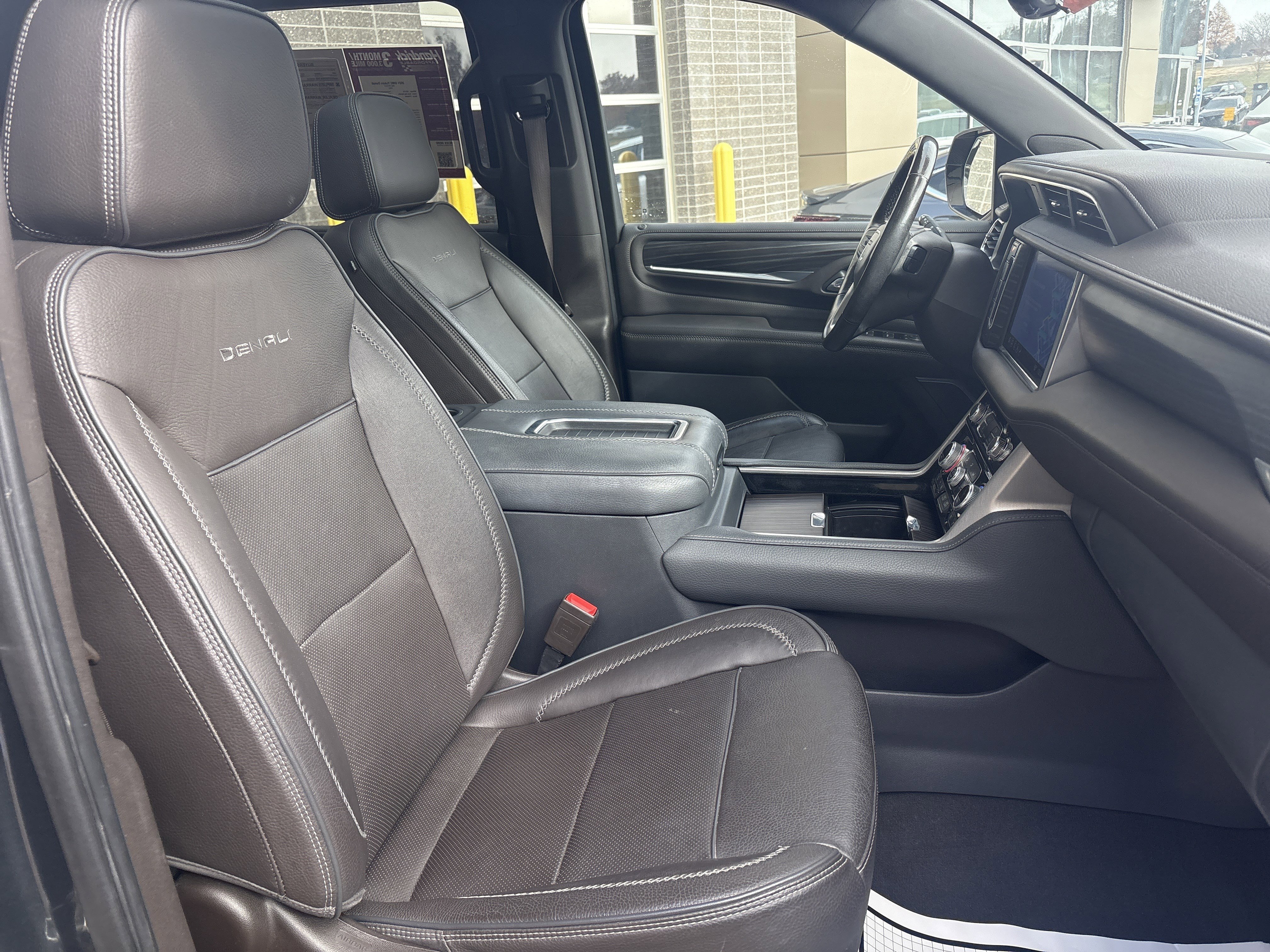 Used 2021 GMC Yukon Denali w/ Denali Premium Package image 33