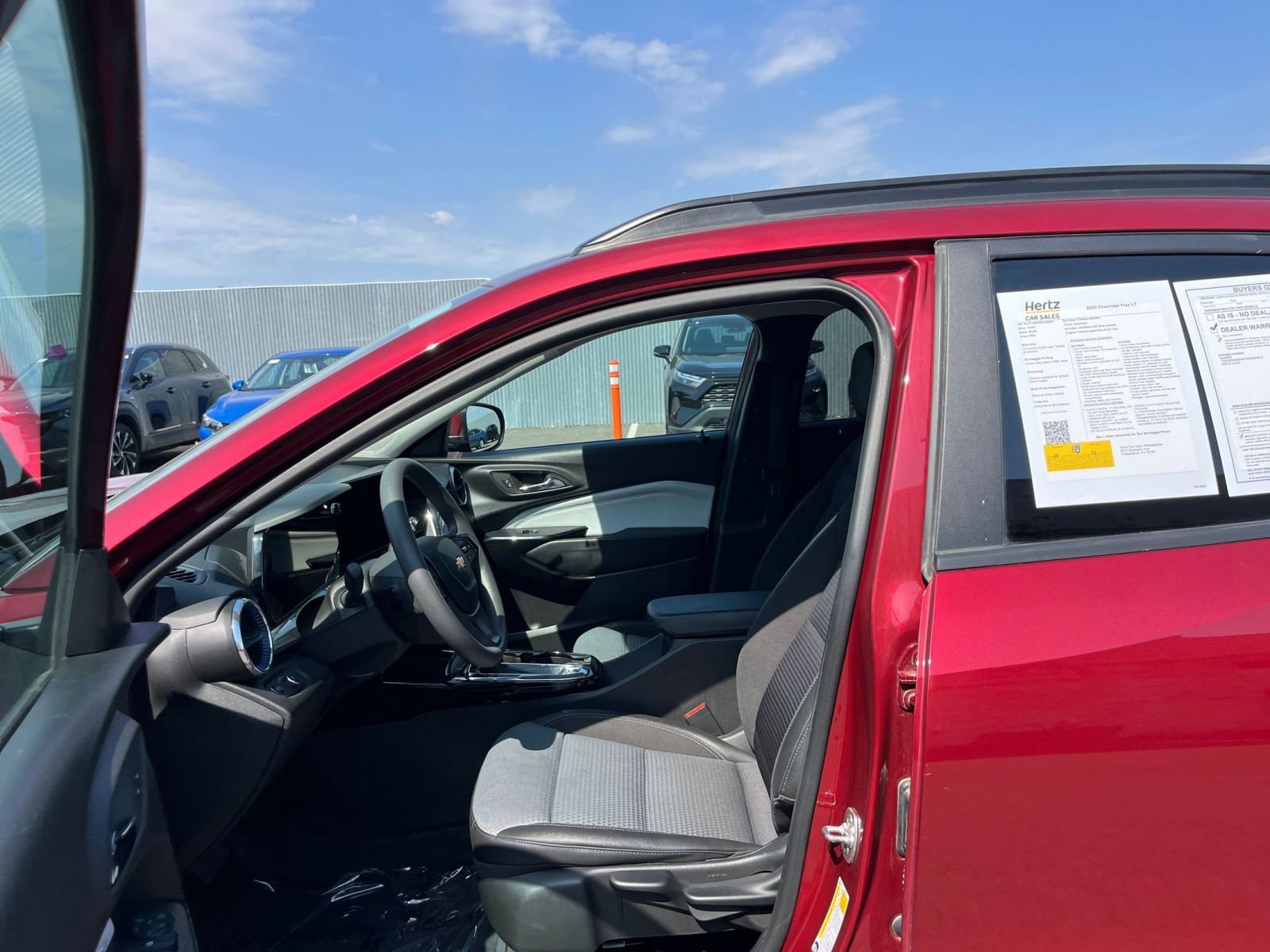 Used 2025 Chevrolet Trax LT FWD image 27