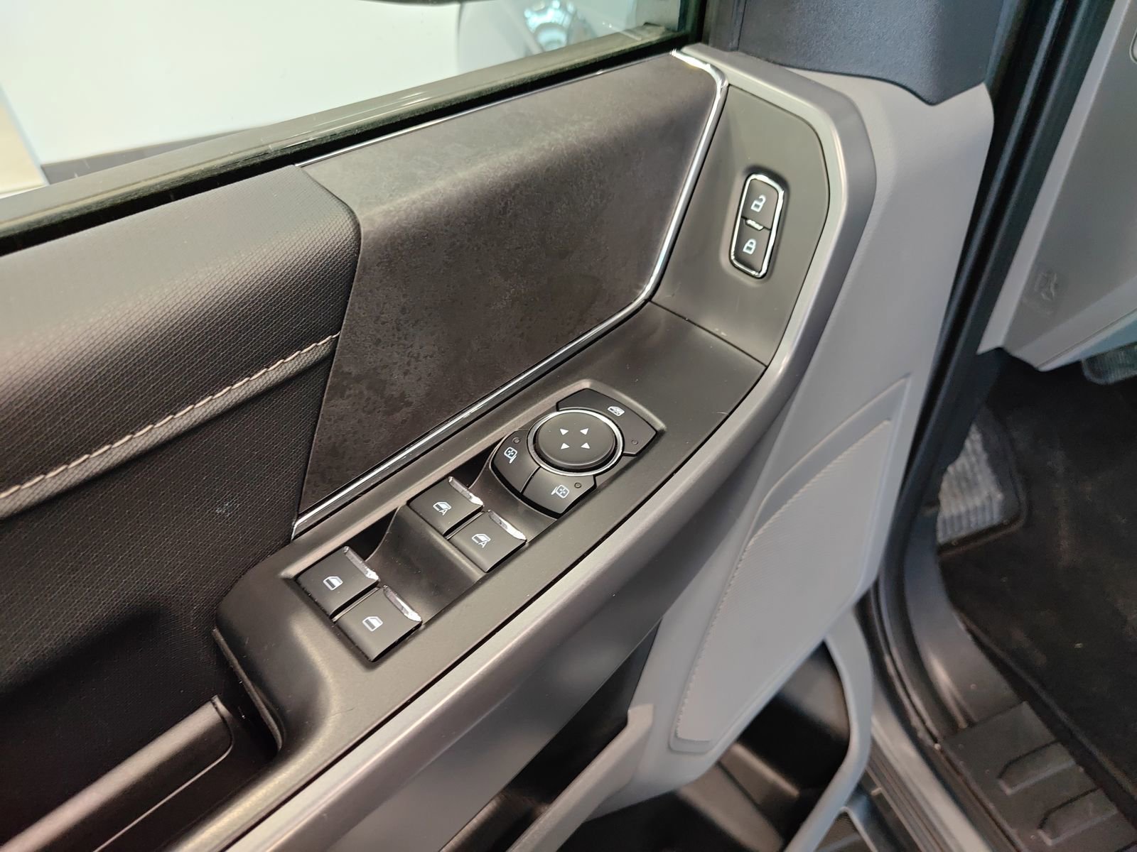 Used 2025 Ford F150 XLT w/ Equipment Group 301A Standard image 8