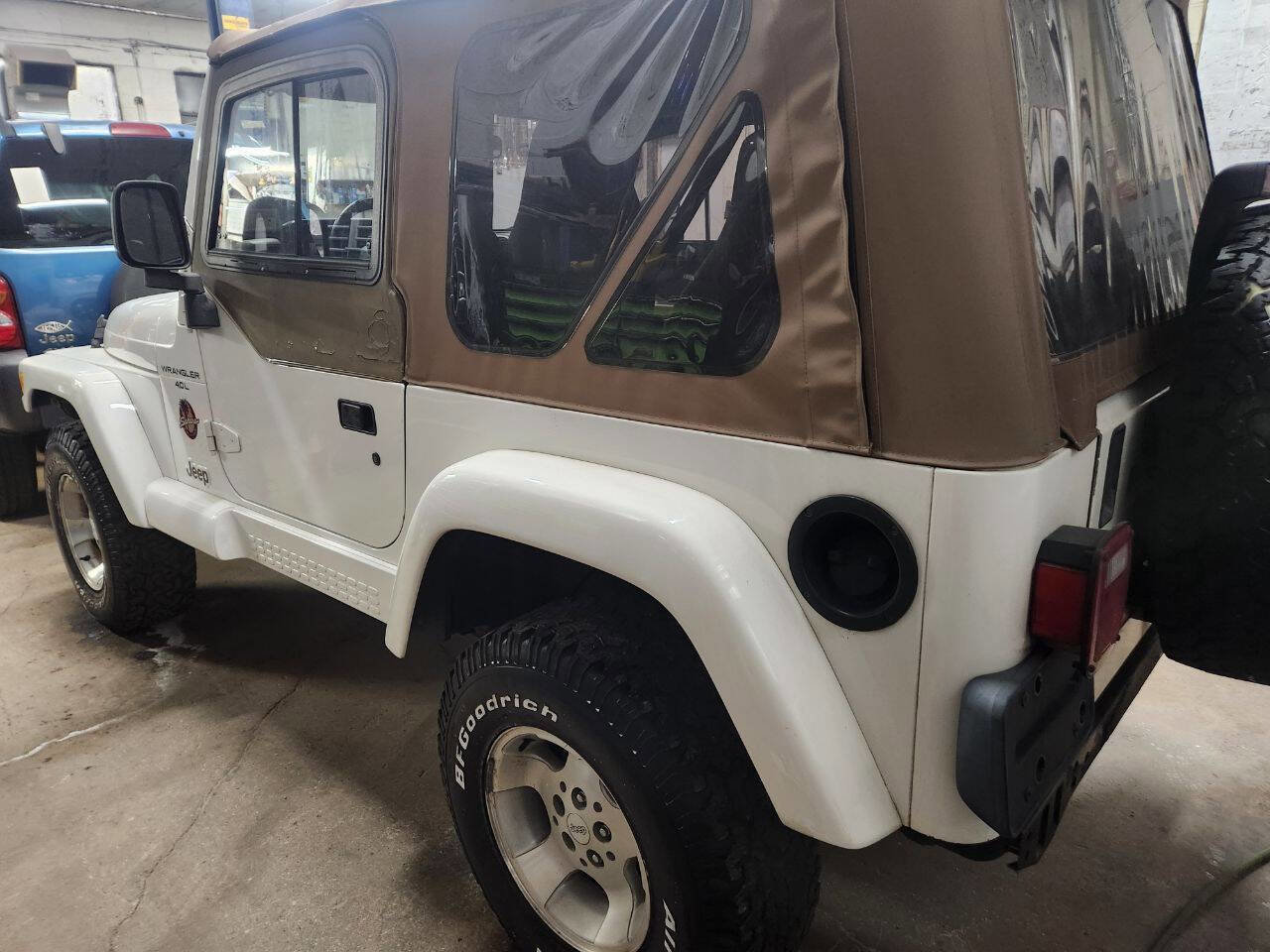 Used 2000 Jeep Wrangler Sahara image 3