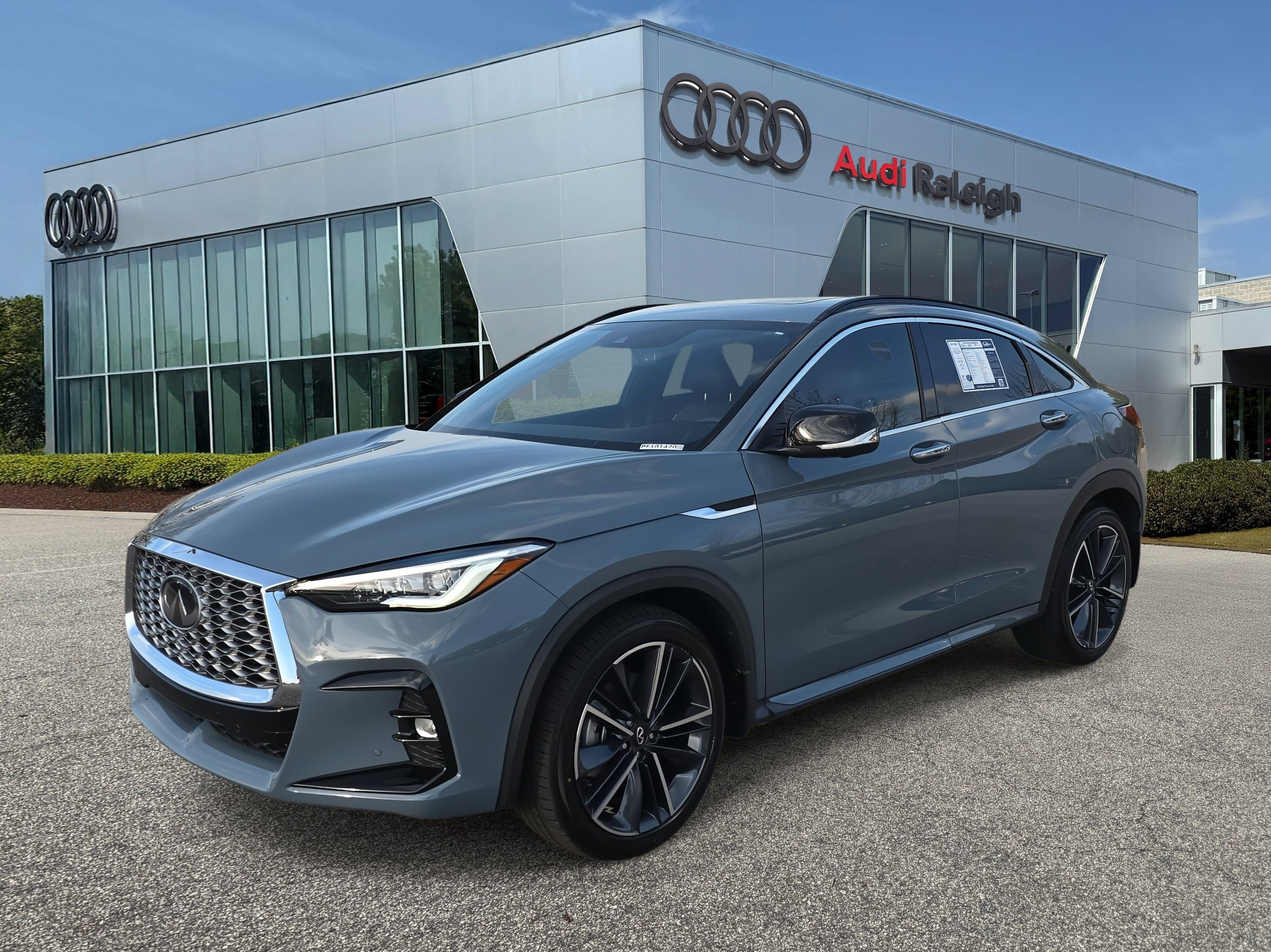 Used 2023 INFINITI QX55 Essential image 1