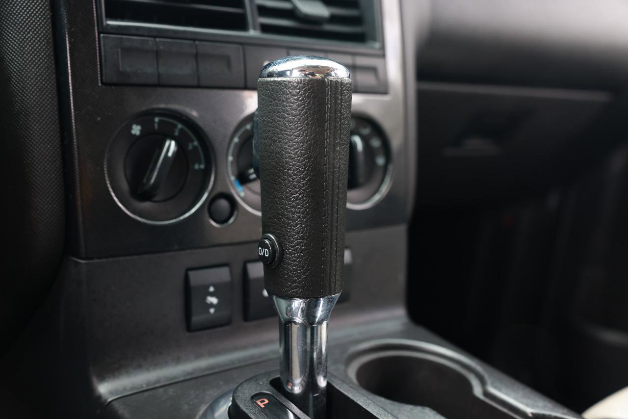 Used 2008 Ford Explorer Sport Trac Limited RWD image 38