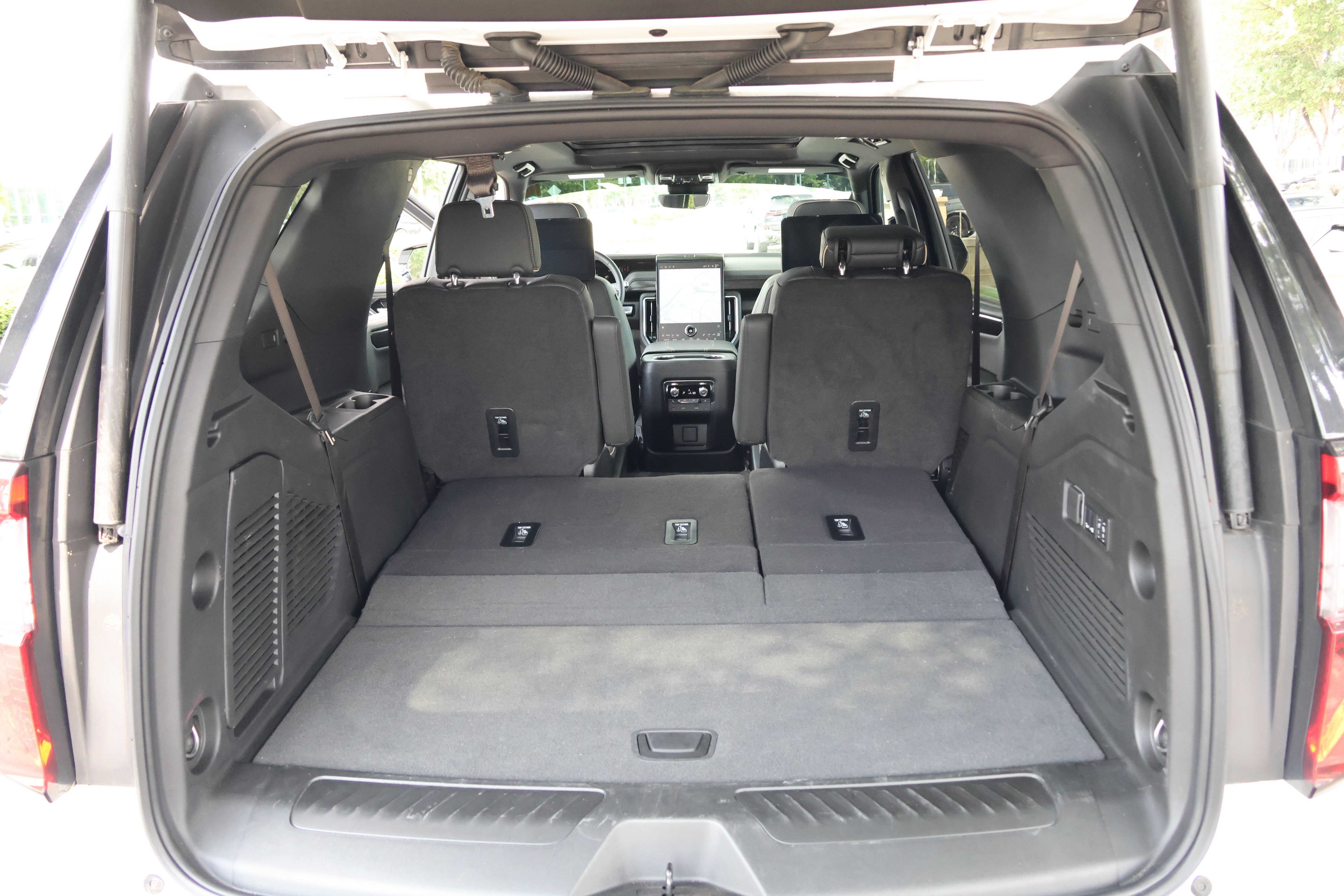 Used 2025 GMC Yukon Elevation AWD/4WD image 38