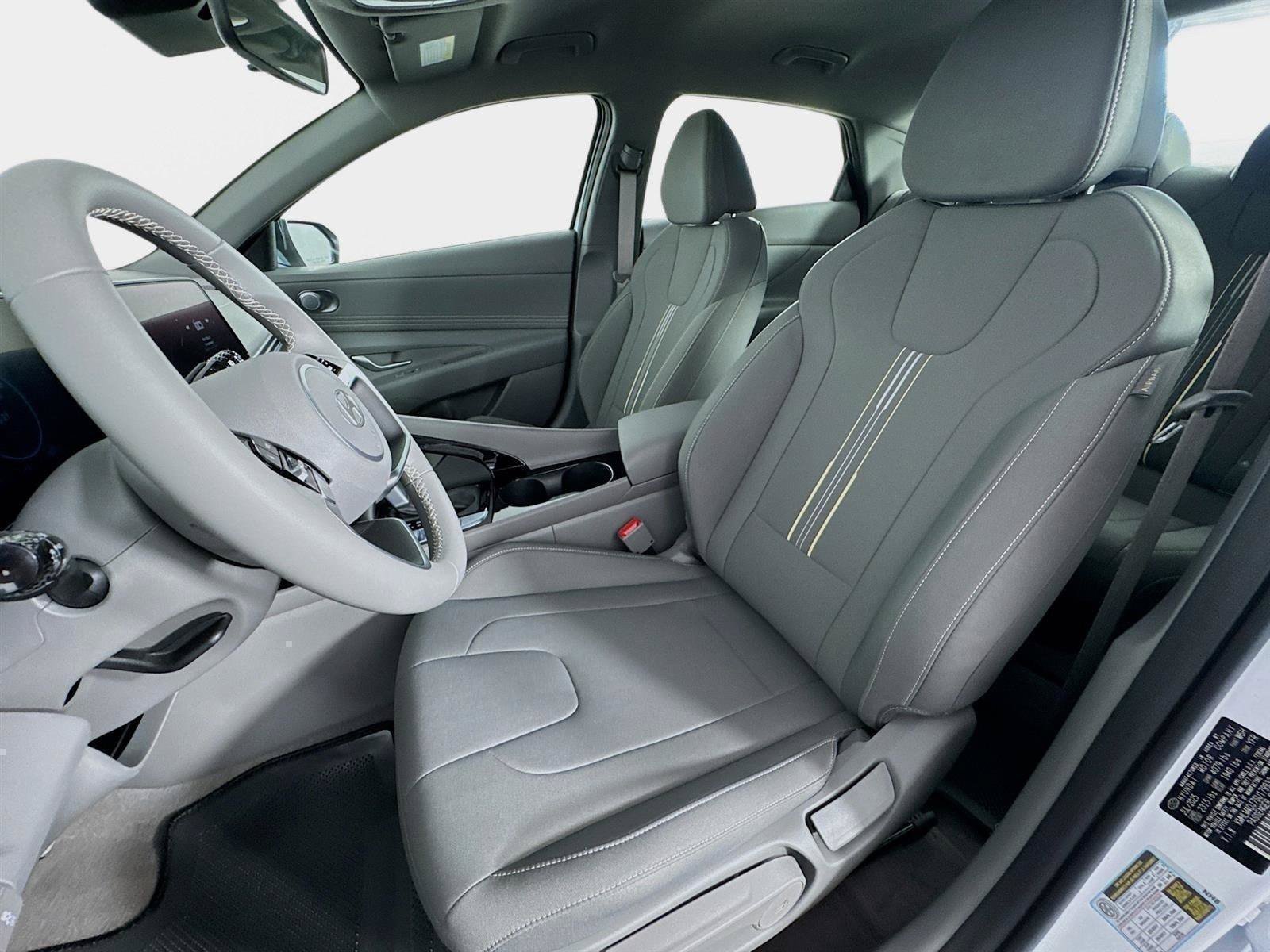 New 2025 Hyundai Elantra SEL w/ Cargo Package FWD image 11