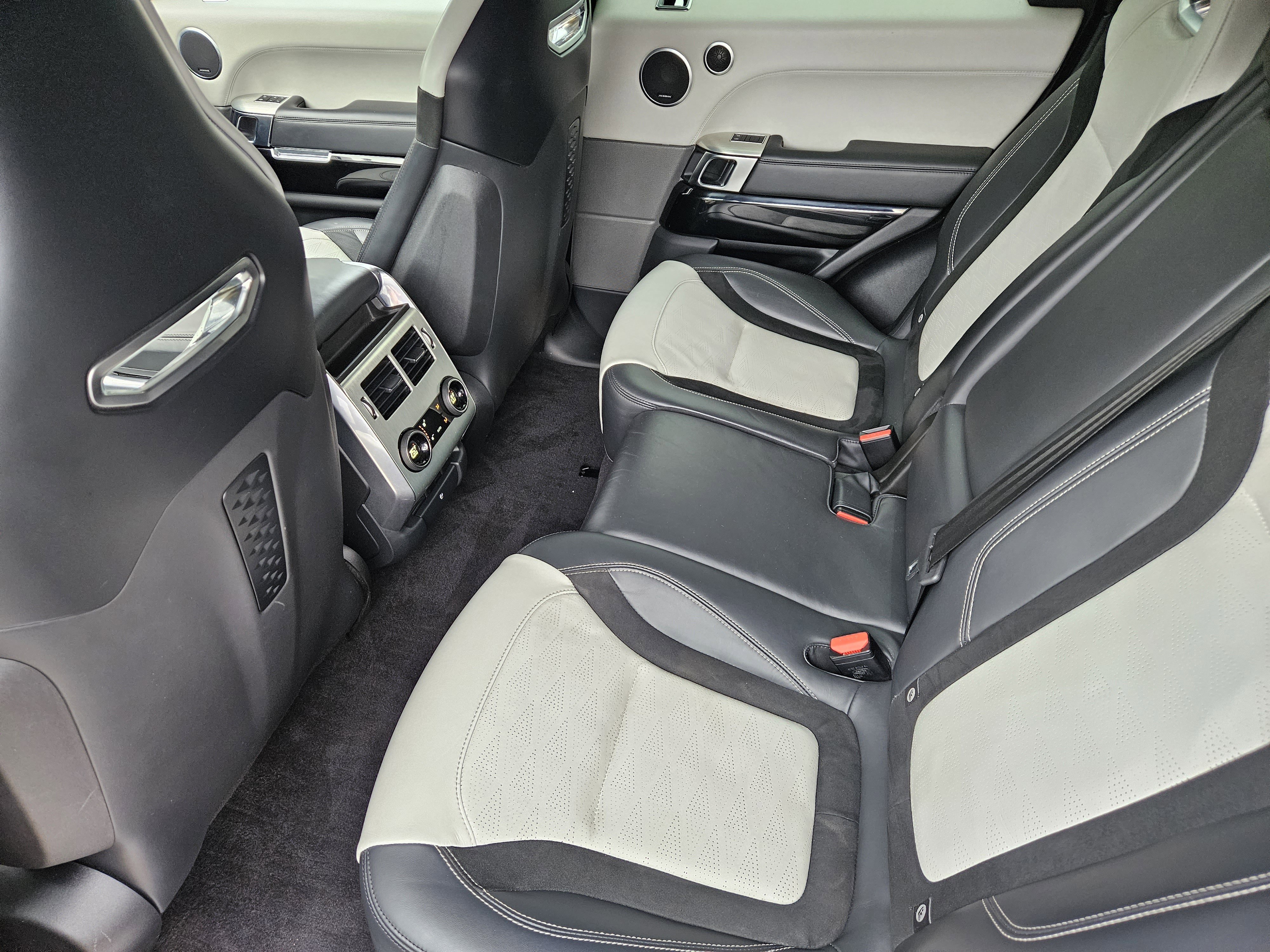 Used 2018 Land Rover Range Rover Sport SVR image 31