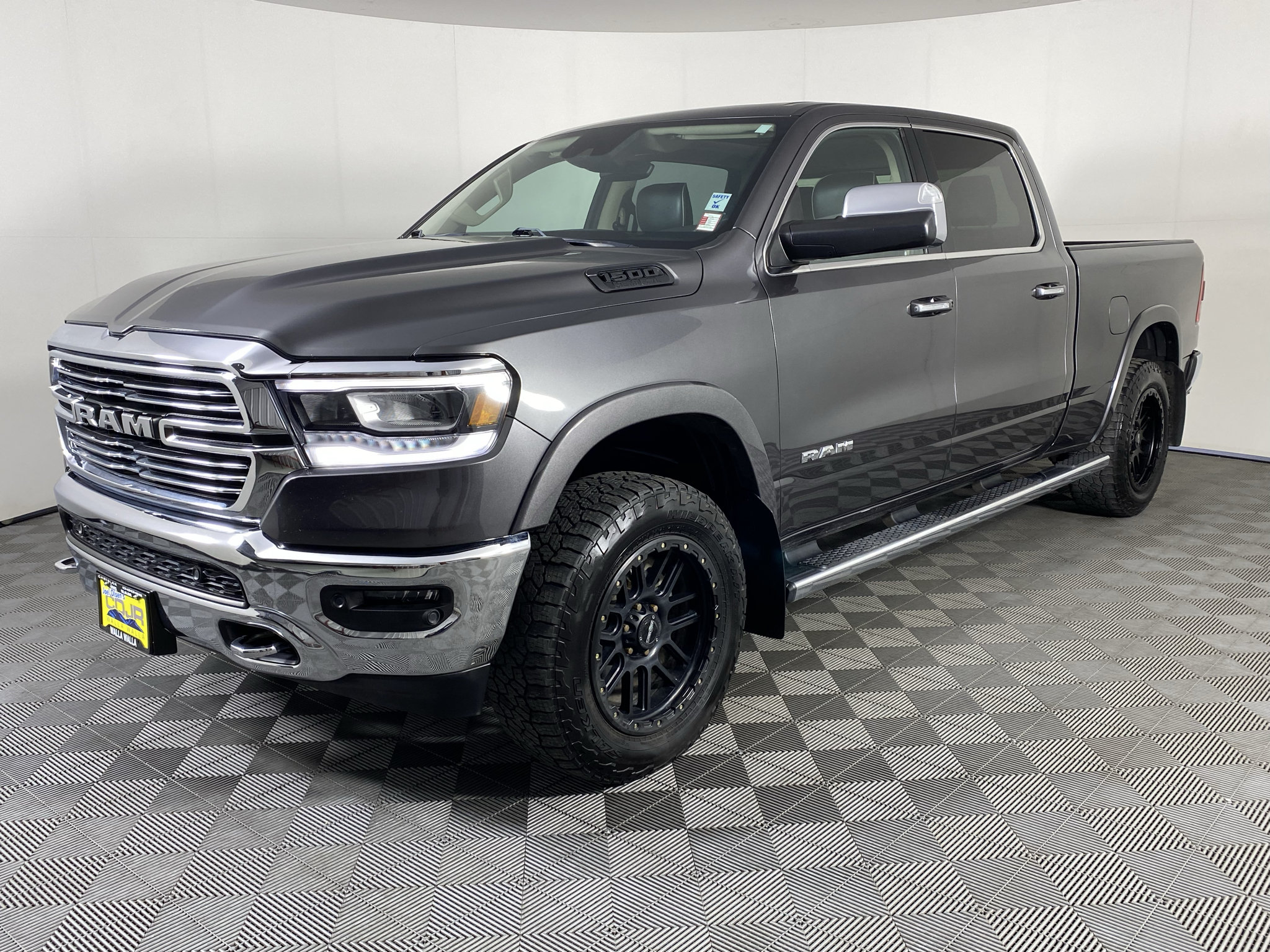 Used 2019 RAM 1500 Laramie AWD/4WD image 5