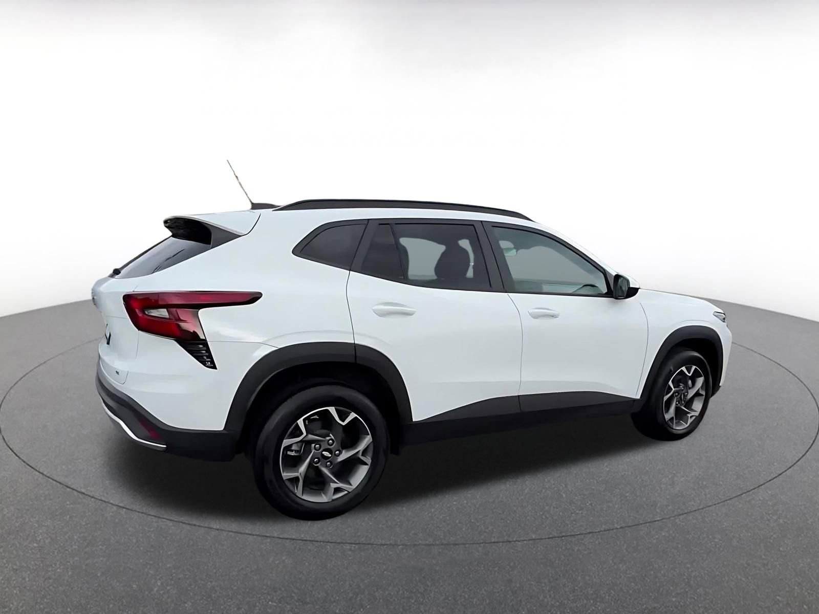 Used 2025 Chevrolet Trax LT image 15