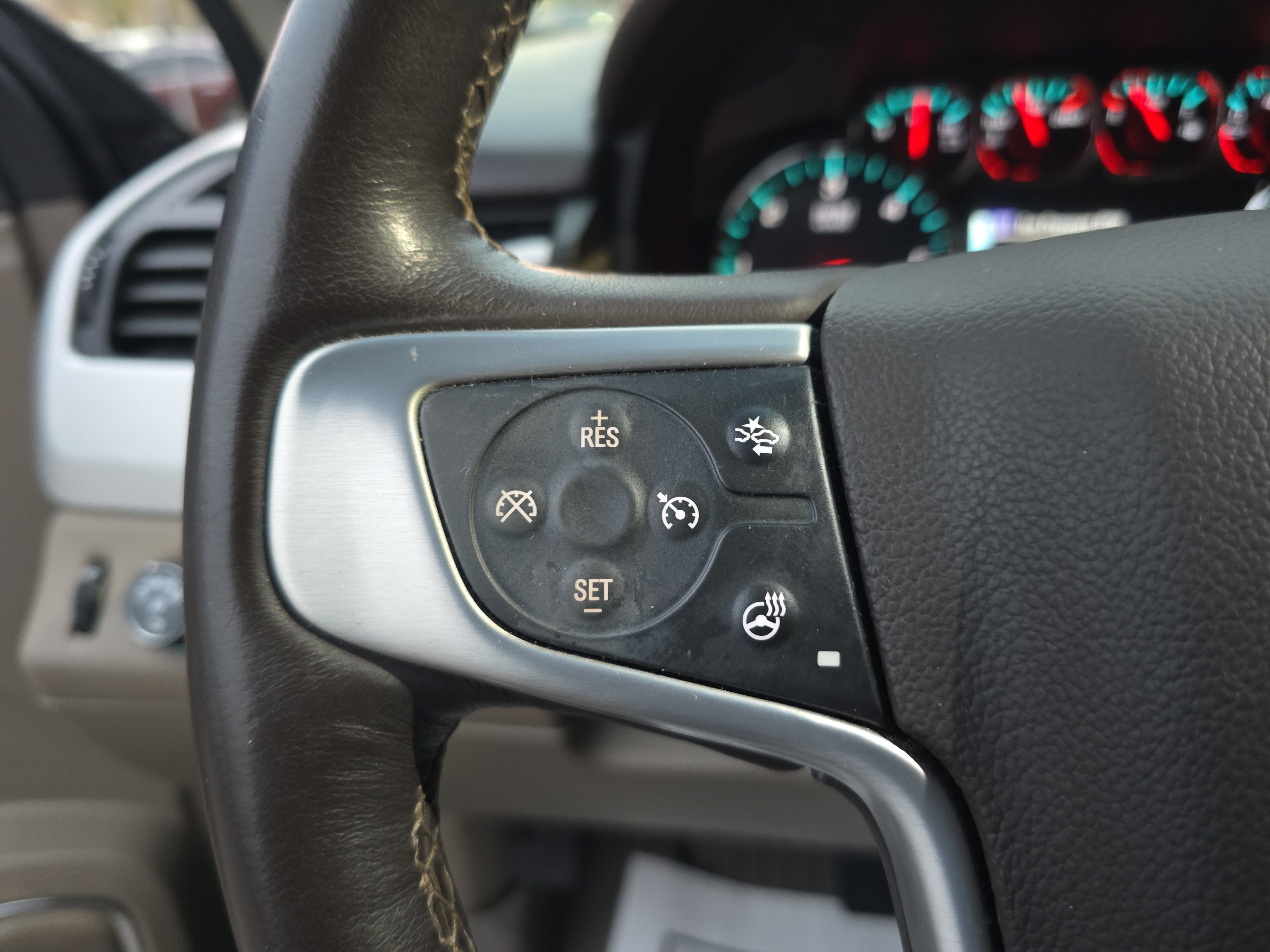 Used 2018 GMC Yukon SLT w/ Premium Edition AWD/4WD image 17