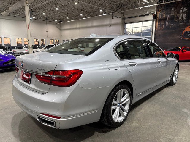 Used 2016 BMW 750i xDrive image 3
