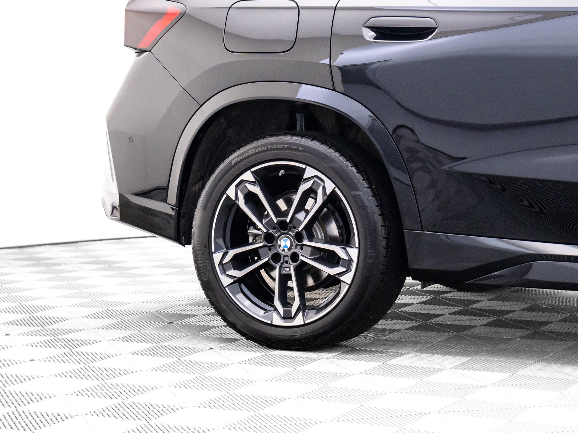 Certified 2025 BMW X1 xDrive28i w/ M Sport Package AWD/4WD image 39