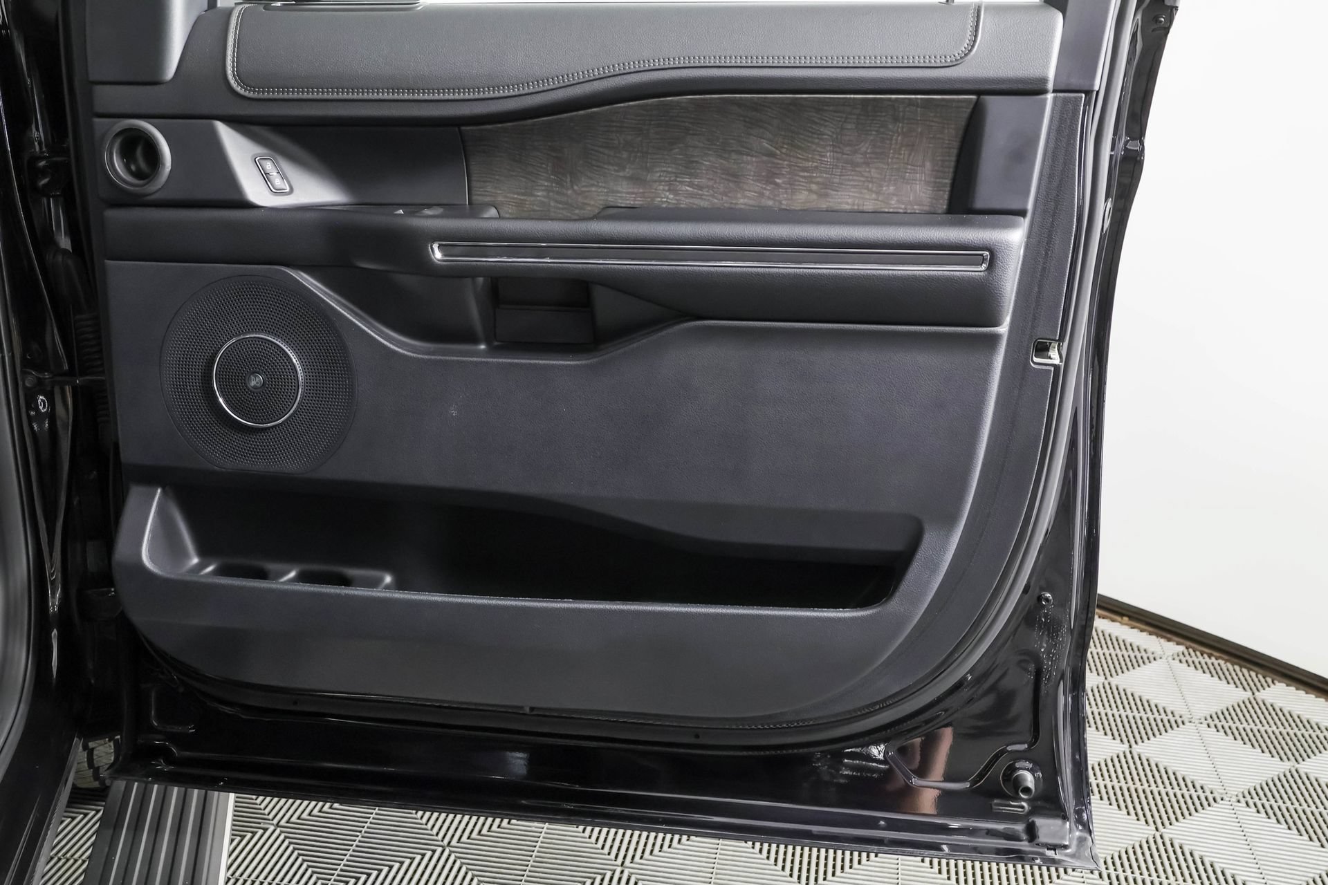 Used 2021 Ford Expedition Limited AWD/4WD image 51