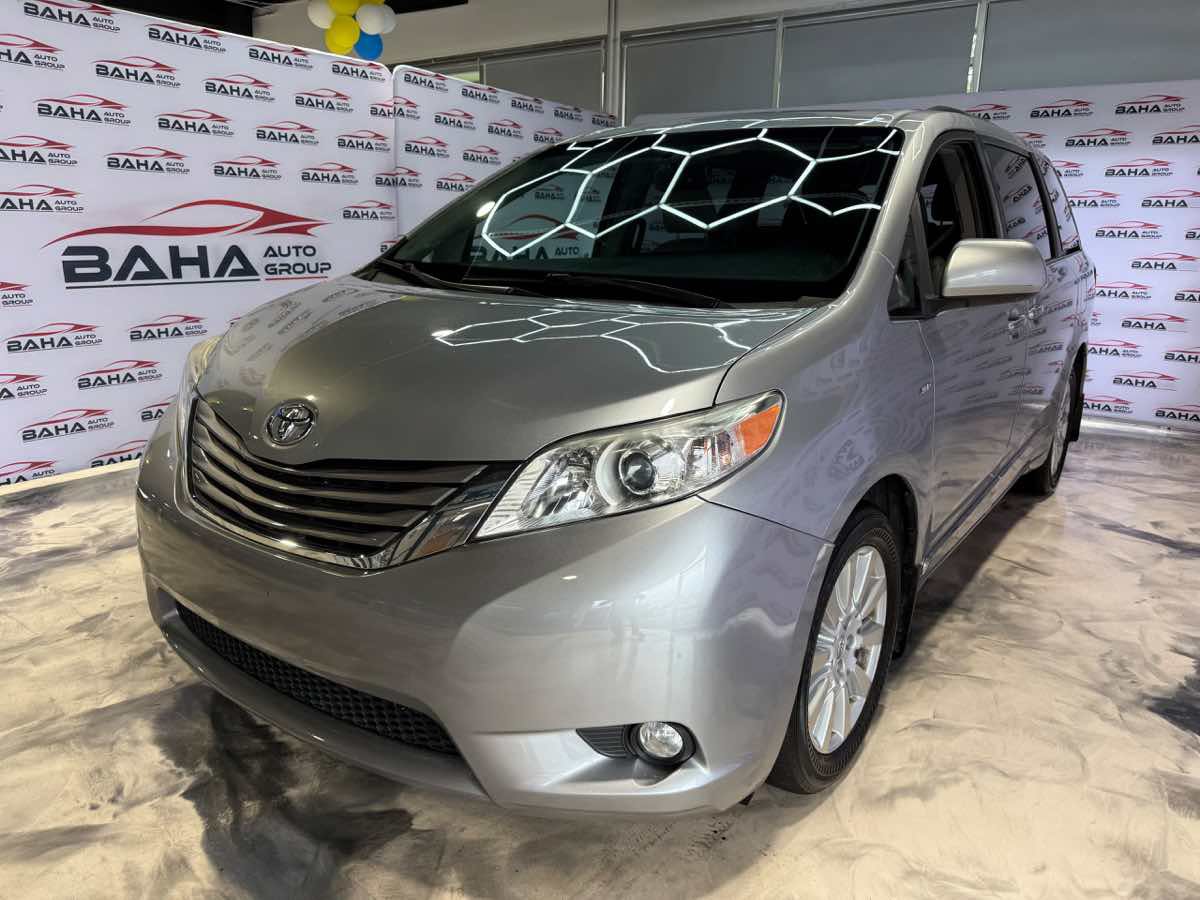 Used 2017 Toyota Sienna XLE w/ XLE Navigation Package AWD/4WD image 4