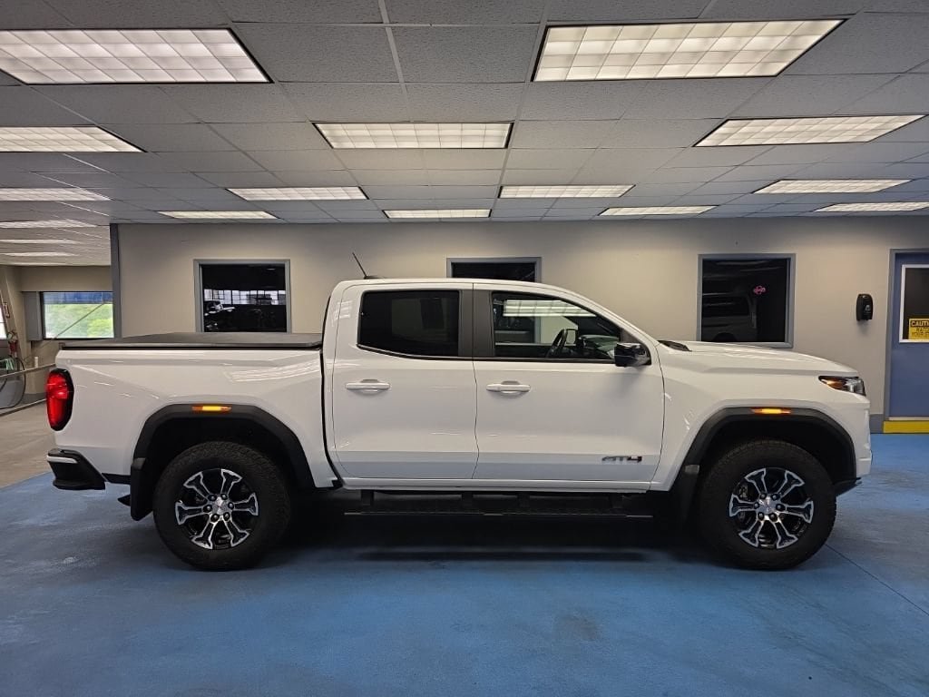 Certified 2025 GMC Canyon AT4 AWD/4WD image 2