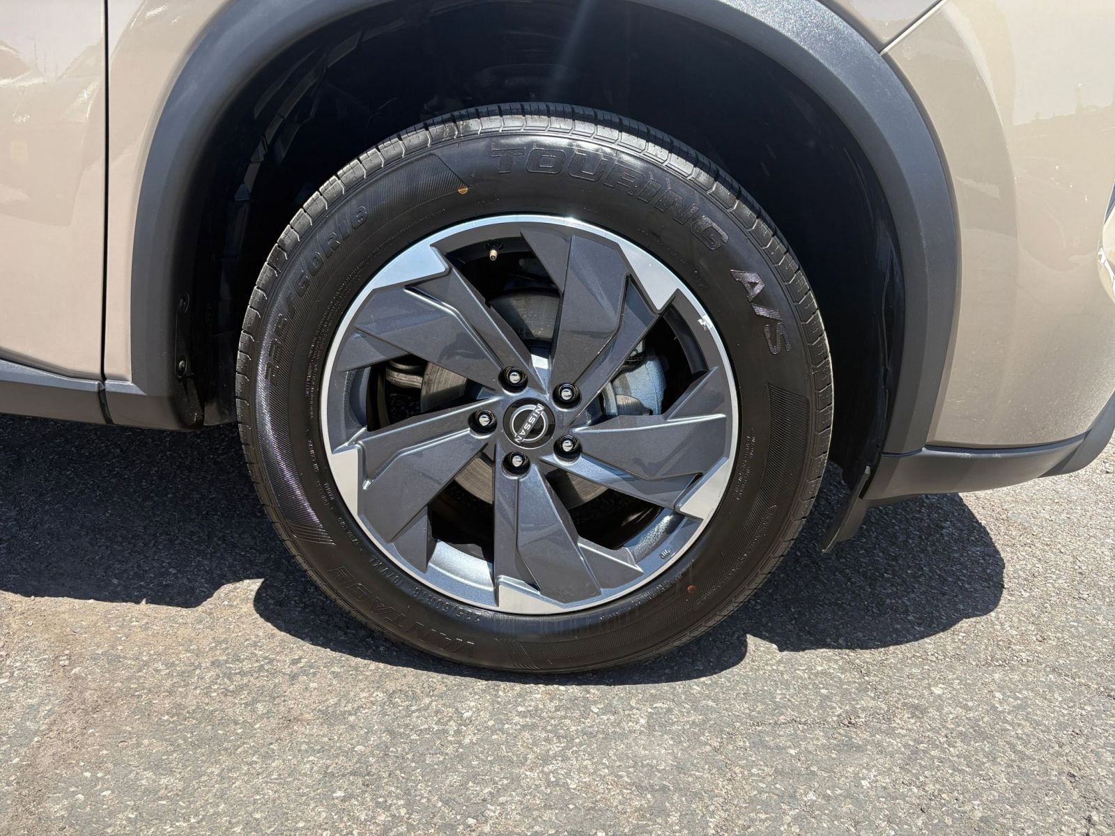 Used 2025 Nissan Rogue SV FWD image 32