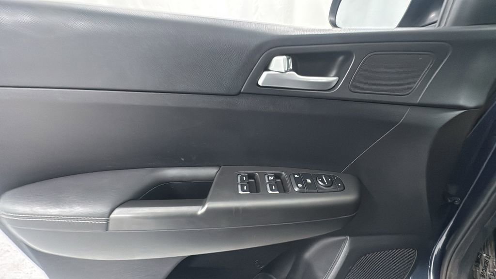 Used 2022 Kia Sportage LX image 19