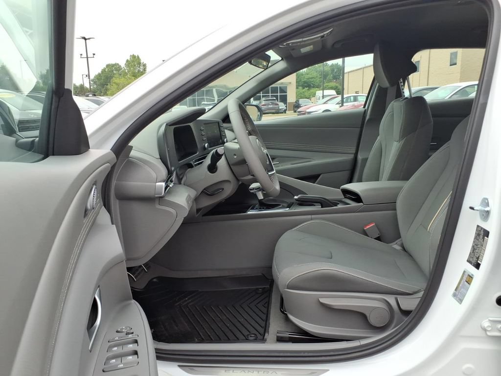 New 2026 Hyundai Elantra Sport FWD image 14