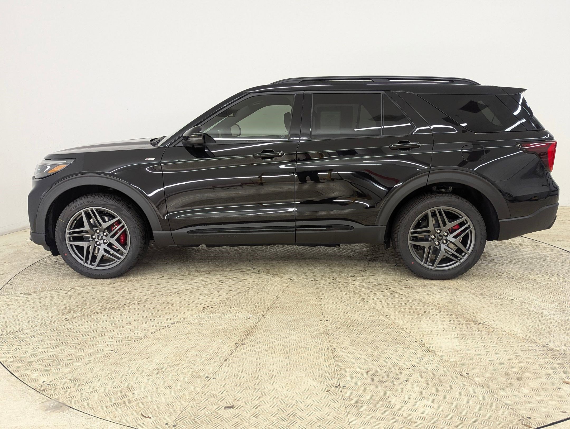 New 2026 Ford Explorer ST-Line w/ ST-Line Street Pack image 2
