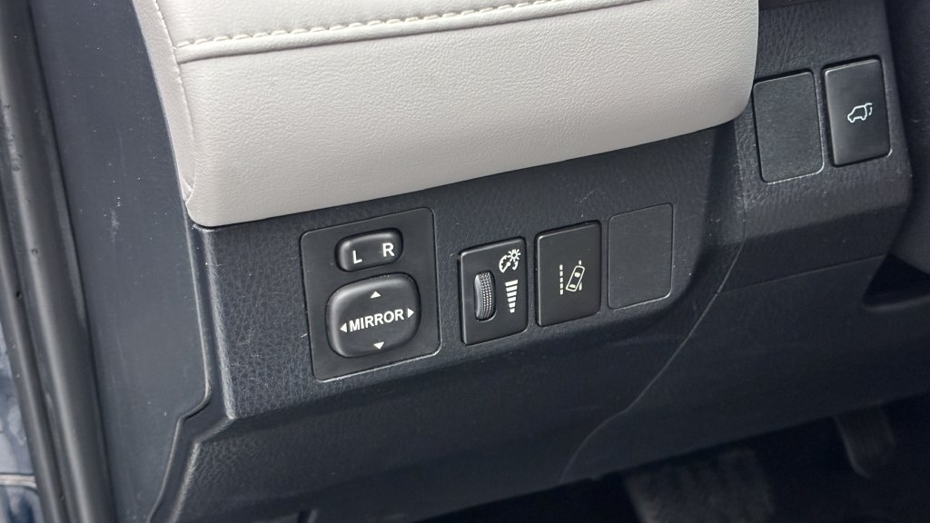 Used 2018 Toyota RAV4 Limited w/ Advanced Technology Package AWD/4WD image 9