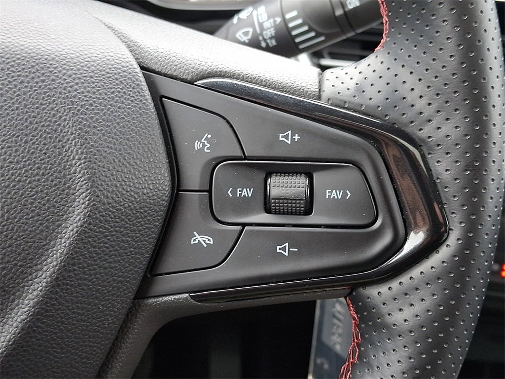 Used 2024 Chevrolet Trax RS w/ Sunroof Package image 23