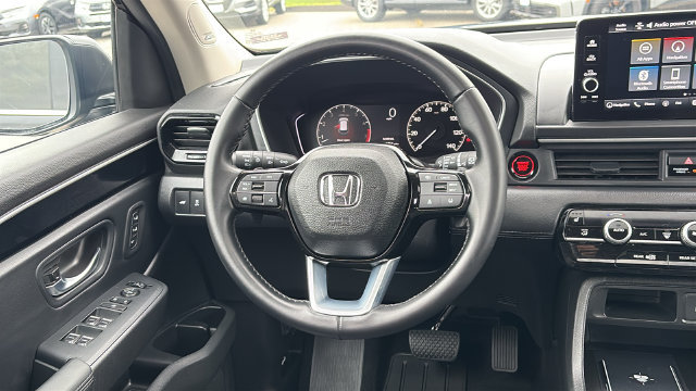 Used 2025 Honda Pilot Touring image 24