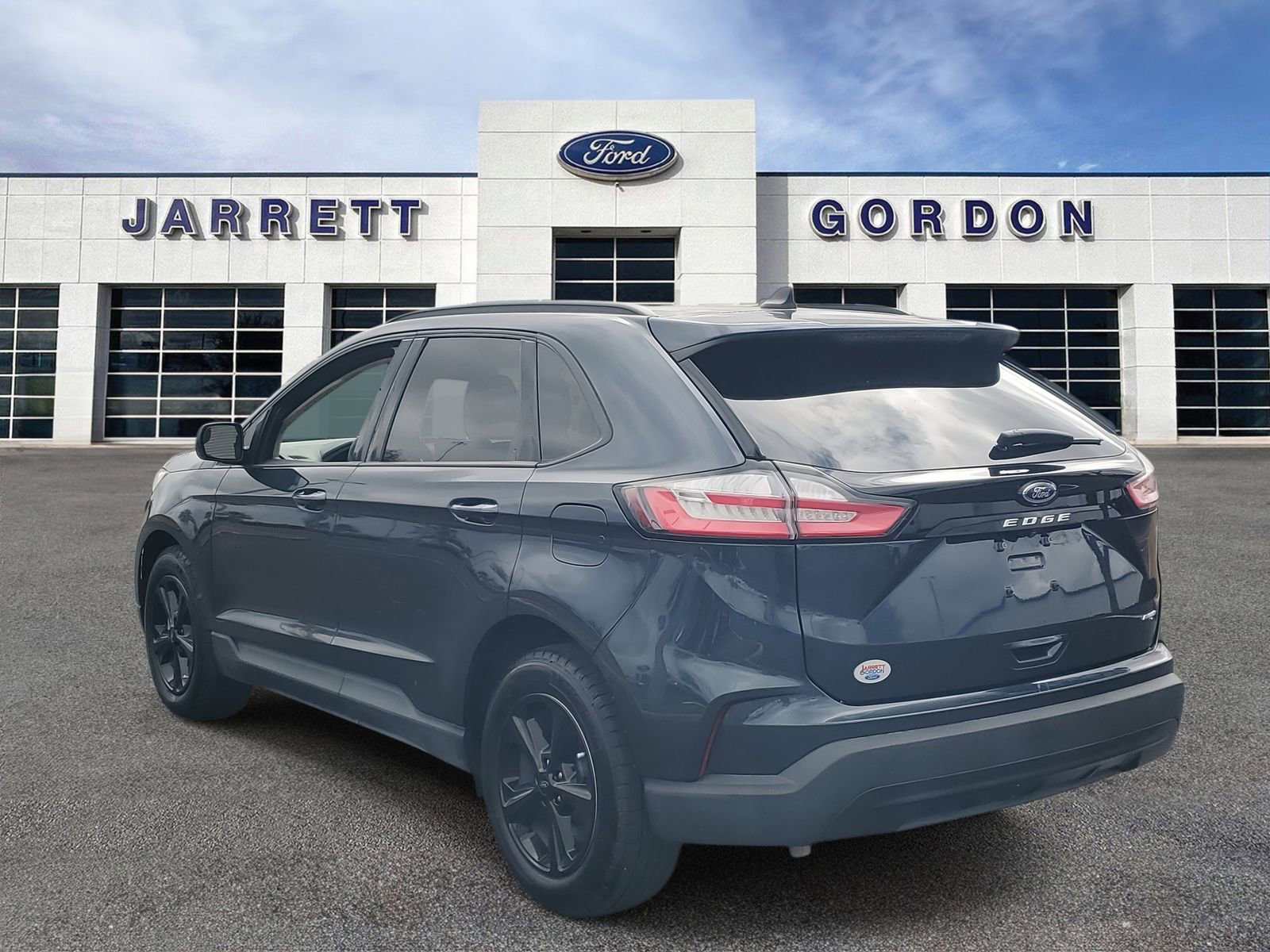 Certified 2024 Ford Edge SE image 3