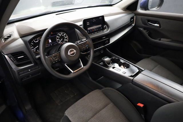 Used 2023 Nissan Rogue SV image 10