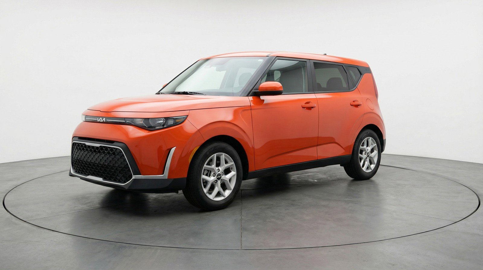 Used 2025 Kia Soul LX w/ LX Technology Package FWD image 3