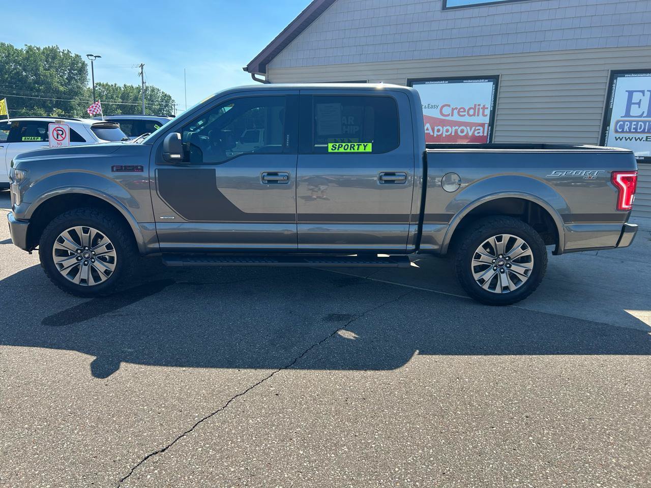 Used 2017 Ford F150 XLT w/ Equipment Group 302A Luxury AWD/4WD image 8