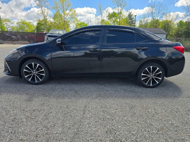 Used 2017 Toyota Corolla SE w/ SE Premium Package FWD image 6
