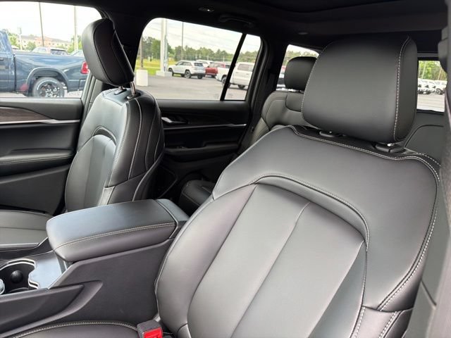 New 2026 Jeep Grand Cherokee Limited w/ Limited Altitude Package RWD image 9