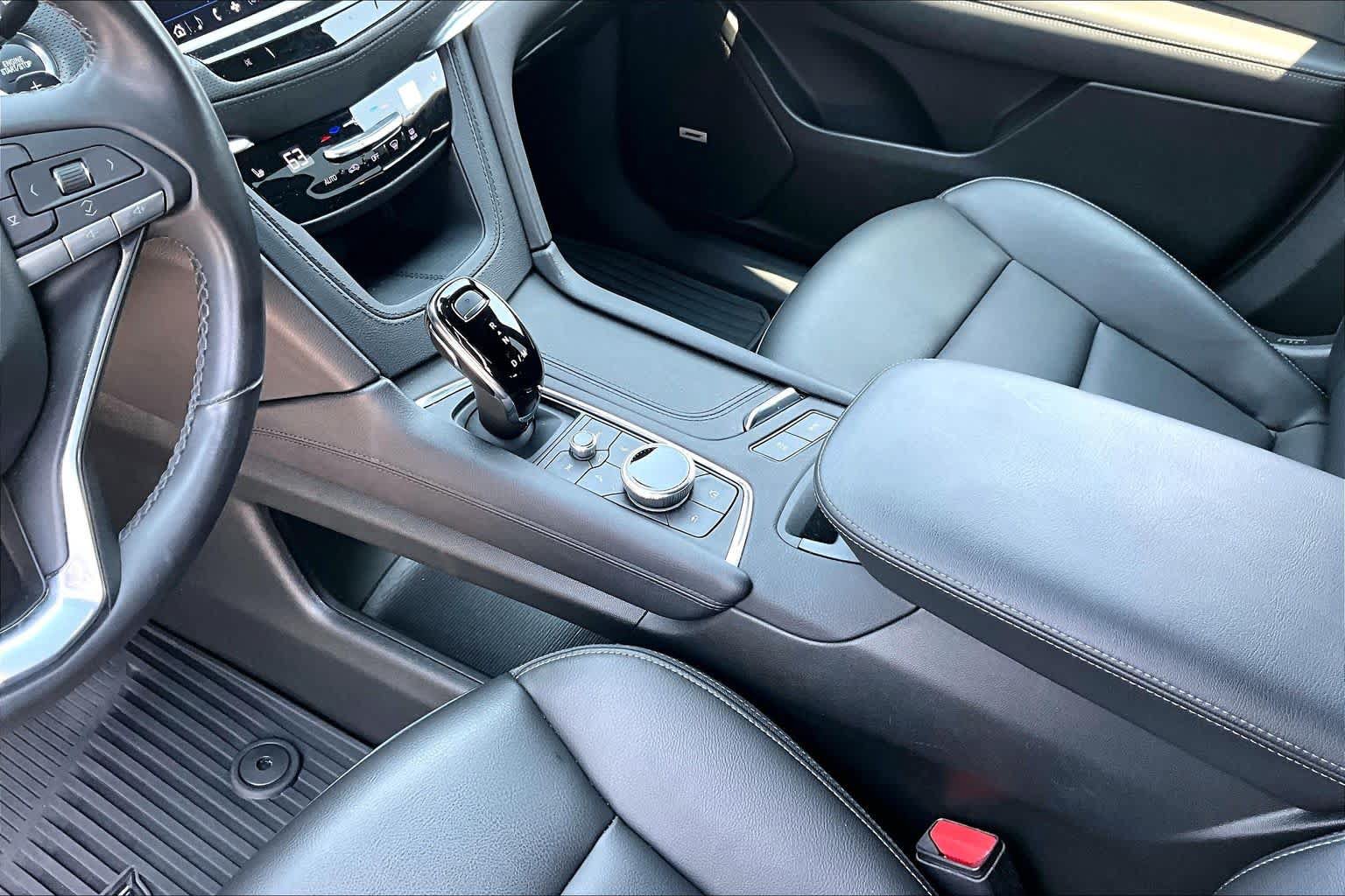 Used 2025 Cadillac XT6 Luxury FWD image 17
